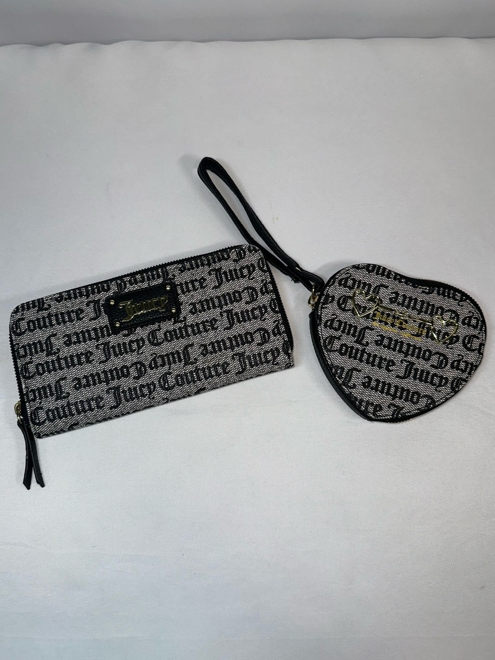 ⁠Juicy Couture Monogram Wallet Heart Coin Purse Set Black Beige Wristlet⁠ ^